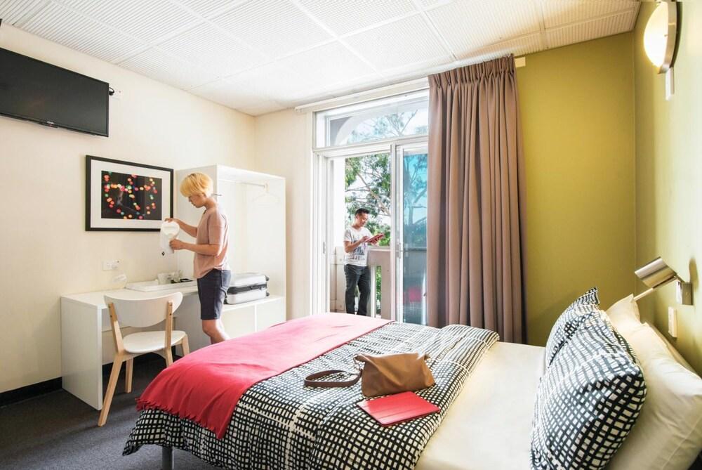 Yha Hostel *