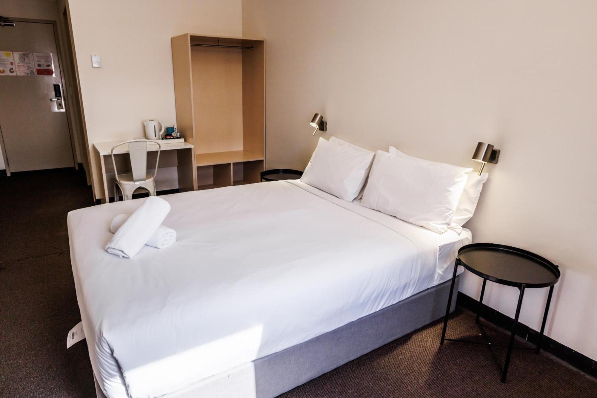 Yha * Adelaide